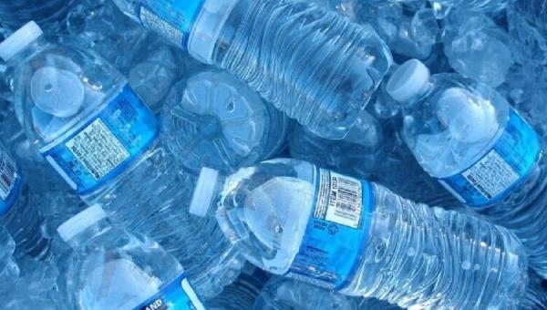 بطری های پلاستیکی بلای جان بشریت ، میکروپلاستیک ها همه جا بطری های پلاستیکی بلای جان بشریت ، میکروپلاستیک ها همه جا هستند؛ حتی در بدن ما!