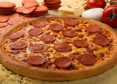 طرز تهیه پیتزا ساده با سوسیس در قابلمه و فر